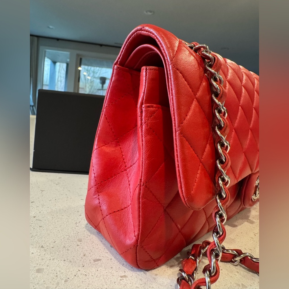 CHANEL Classic Medium Double Flap bag lambskin - Picture 4 of 12